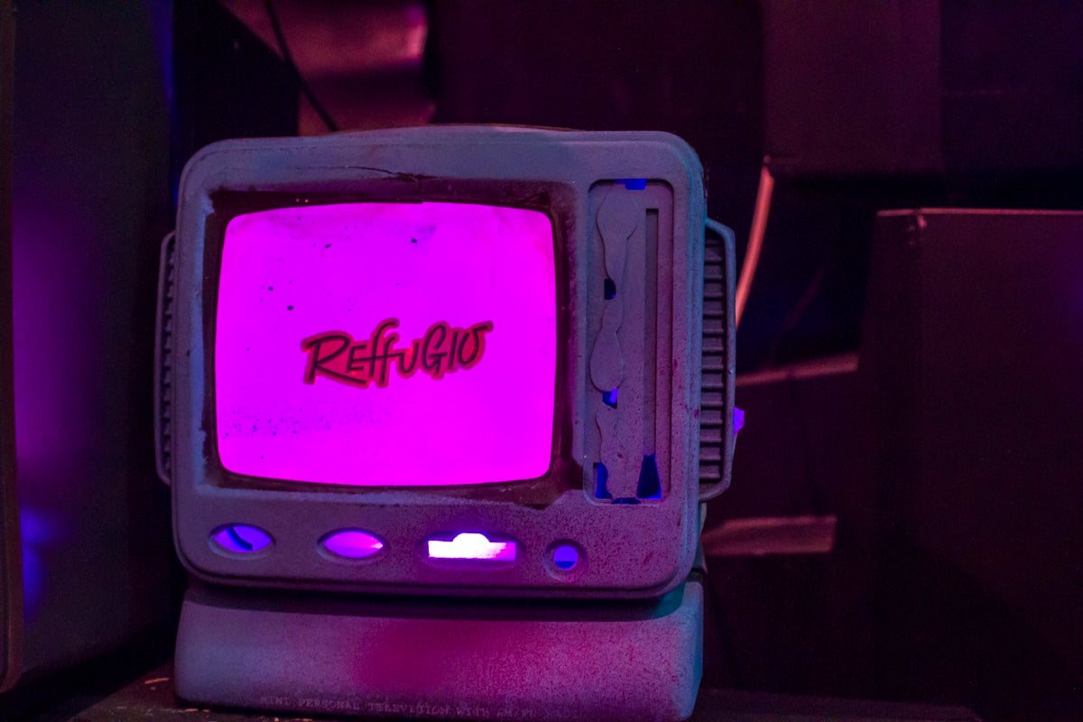 An old TV sitting on top of a wooden table