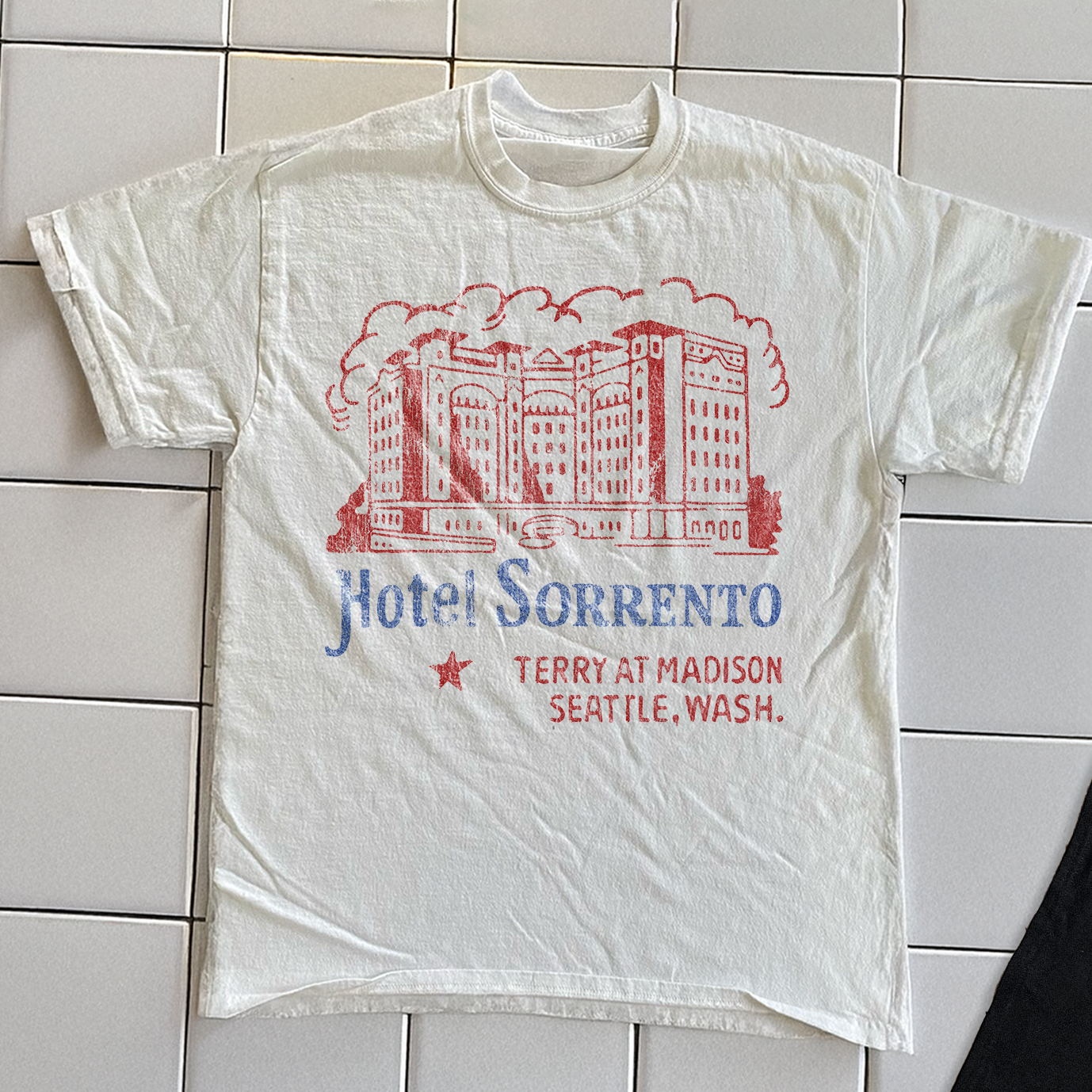 Vintage 90s Sorrento Hotel Rare Washed White Graphic T-Shirt