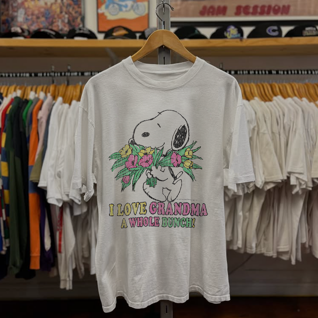 Vintage Snoopy I Love Grandma Washed White Graphic Graphic T-Shirt